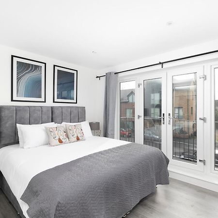 Cozy Apartments With King Size Beds Near Enfield Town & Chase Farm Train Stations With Wifi And Parking מראה חיצוני תמונה