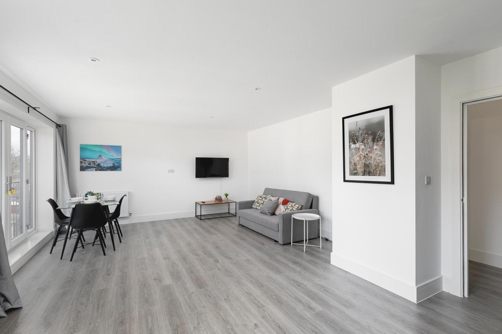 Cozy Apartments With King Size Beds Near Enfield Town & Chase Farm Train Stations With Wifi And Parking מראה חיצוני תמונה