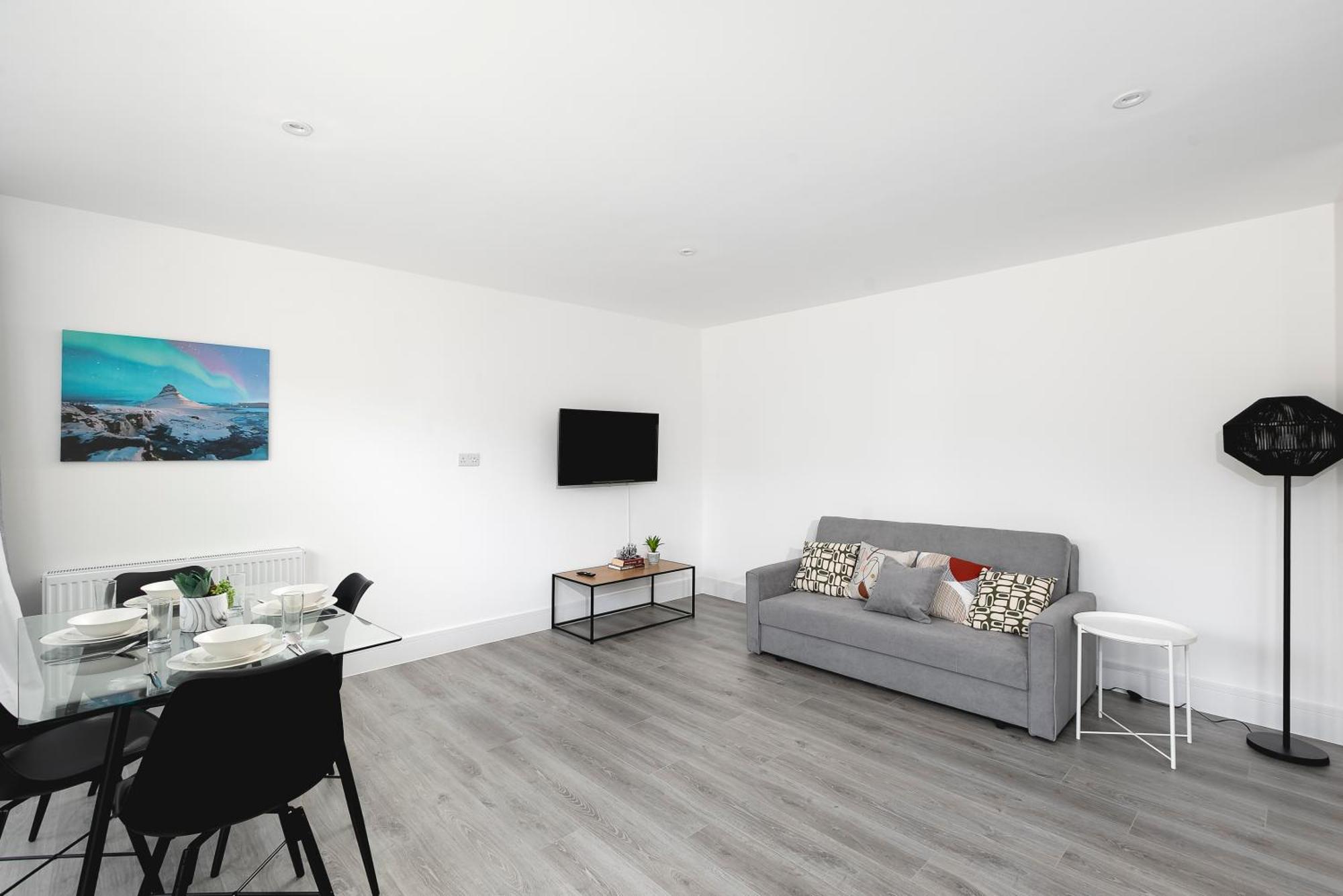 Cozy Apartments With King Size Beds Near Enfield Town & Chase Farm Train Stations With Wifi And Parking מראה חיצוני תמונה