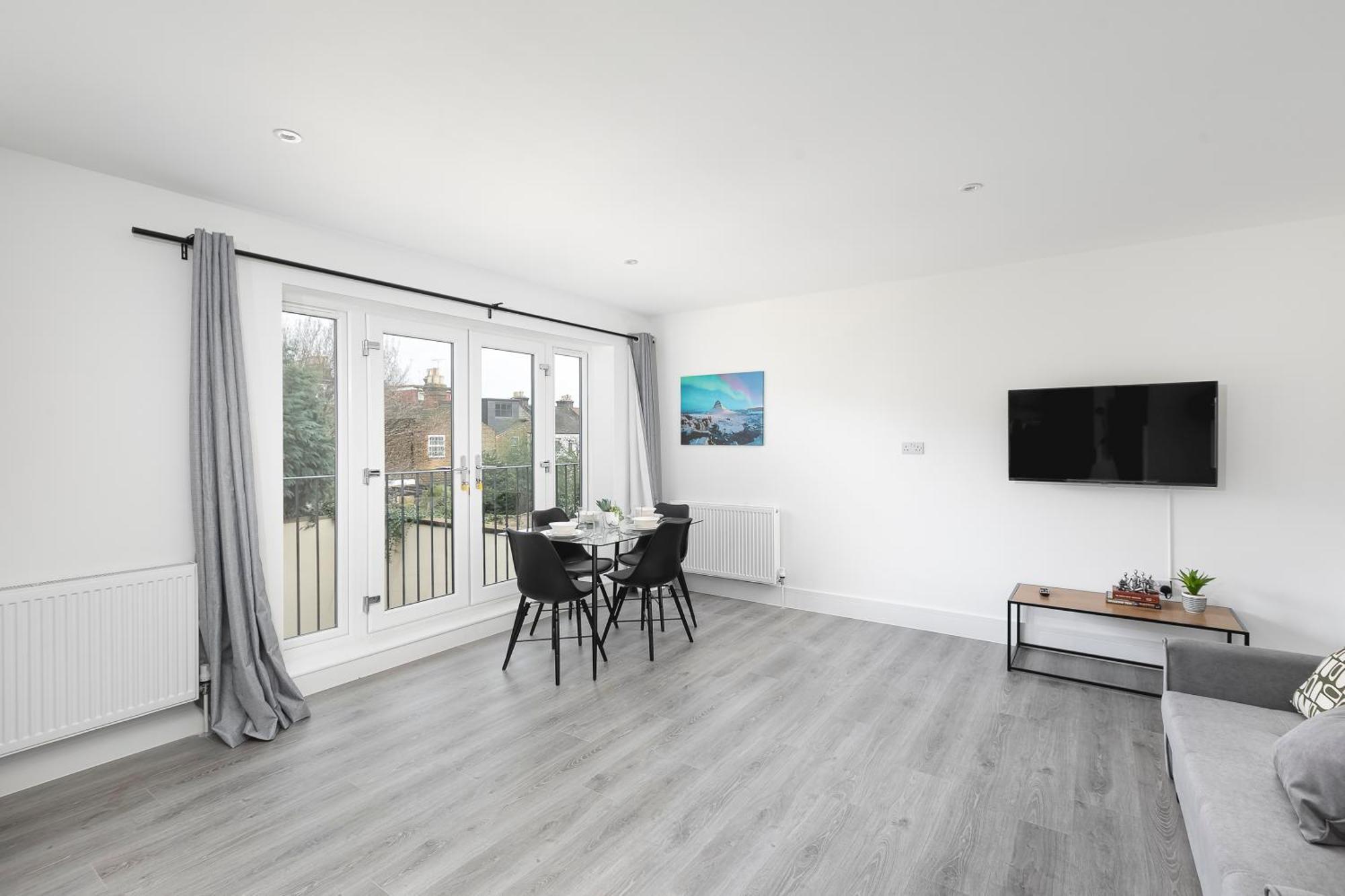 Cozy Apartments With King Size Beds Near Enfield Town & Chase Farm Train Stations With Wifi And Parking מראה חיצוני תמונה