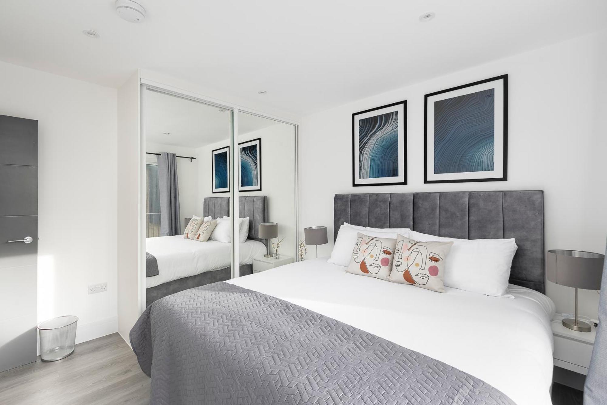 Cozy Apartments With King Size Beds Near Enfield Town & Chase Farm Train Stations With Wifi And Parking מראה חיצוני תמונה