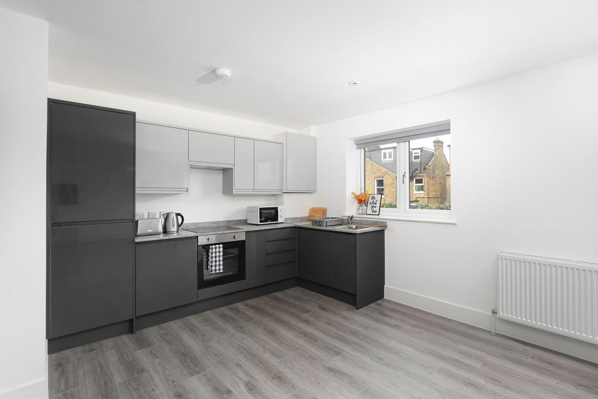 Cozy Apartments With King Size Beds Near Enfield Town & Chase Farm Train Stations With Wifi And Parking מראה חיצוני תמונה